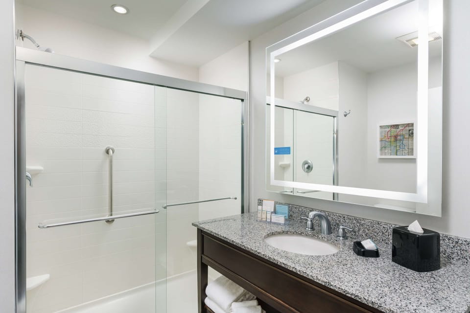 Combined shower/tub, eco-friendly toiletries, hair dryer, towels