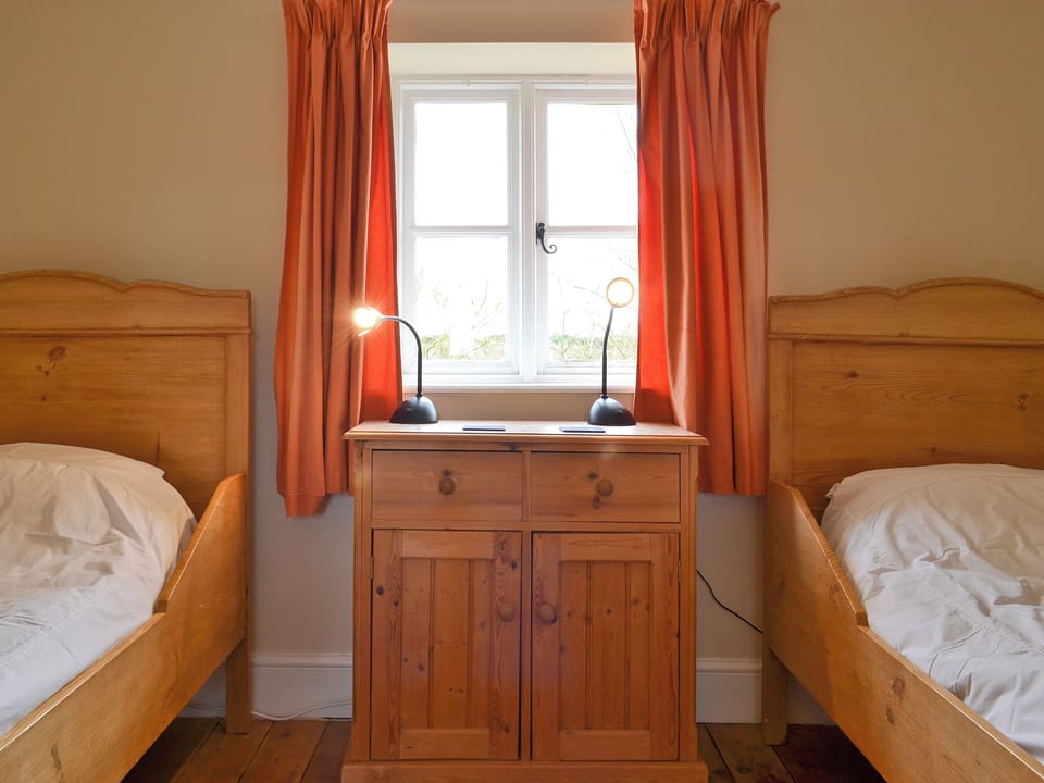 Twin bedroom | The Pightle - Church Farm Cottages, South Acre
