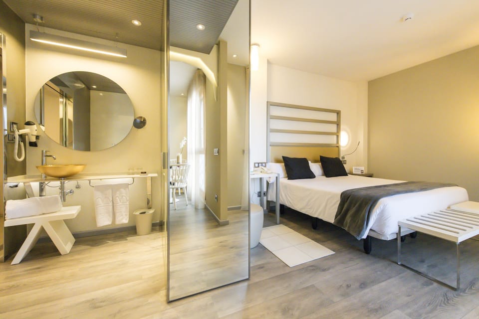Suite | Minibar, in-room safe, desk, soundproofing