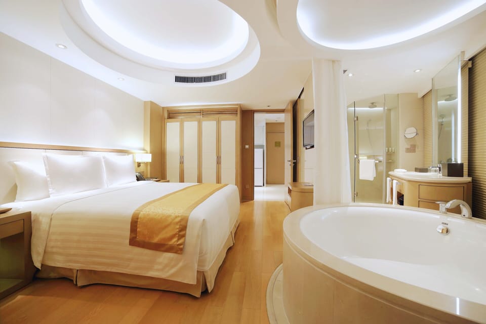 Standard Suite | Premium bedding, down comforters, in-room safe, desk