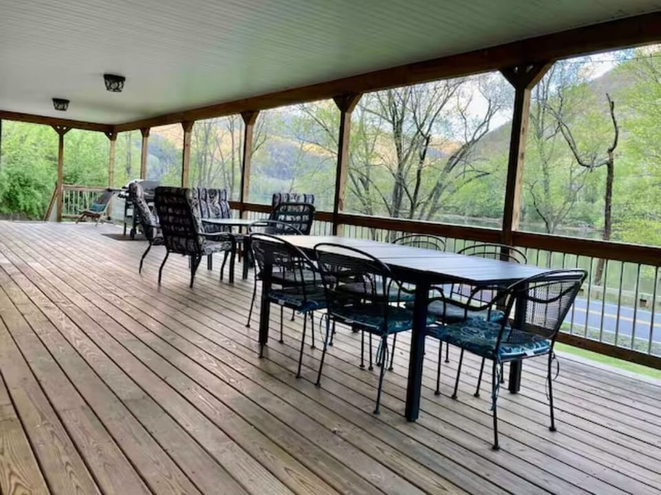 Huge Front Porch- Great river views, gas grill, and seating for everyone. 