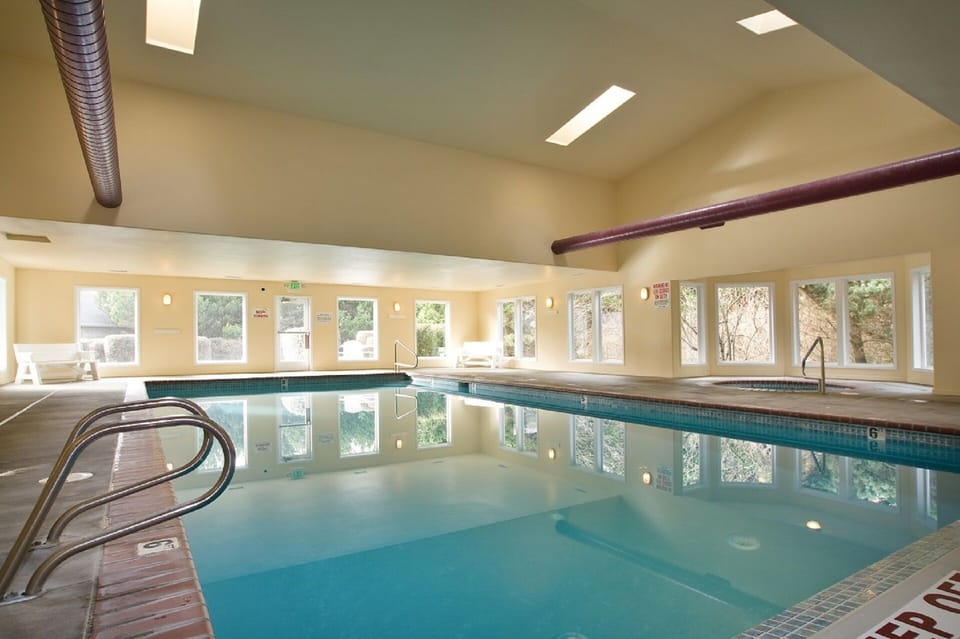 Clubhouse - Indoor Pool