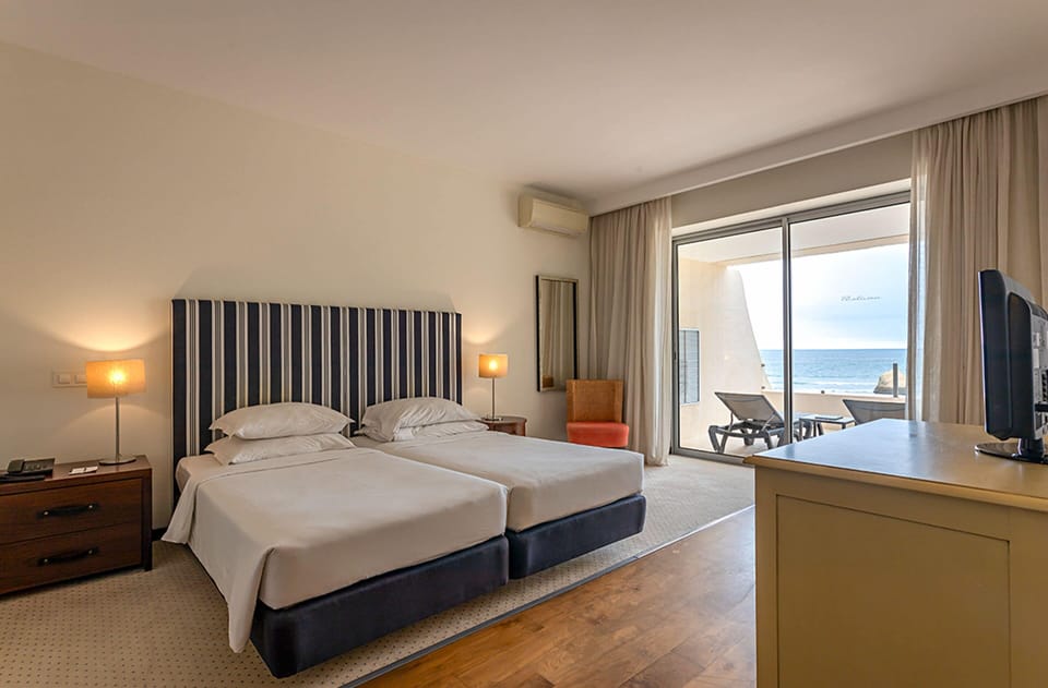 Suite, 1 Bedroom, Sea View (Cliff) | Minibar, in-room safe, desk, blackout drapes