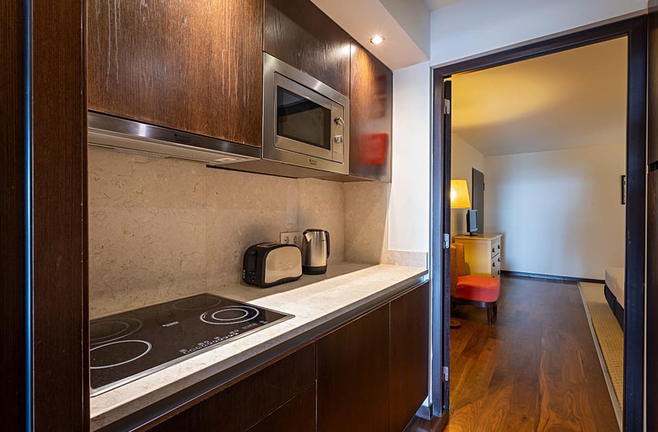 Suite, 2 Bedrooms, Sea View (Cliff) | Private kitchen