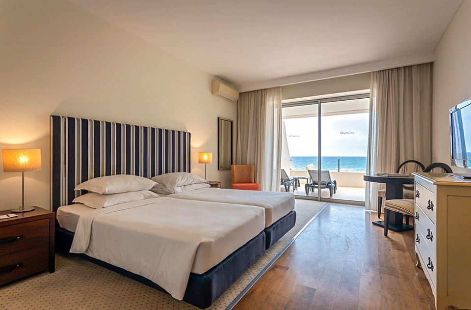 Studio, Sea View (Cliff) | Minibar, in-room safe, desk, blackout drapes