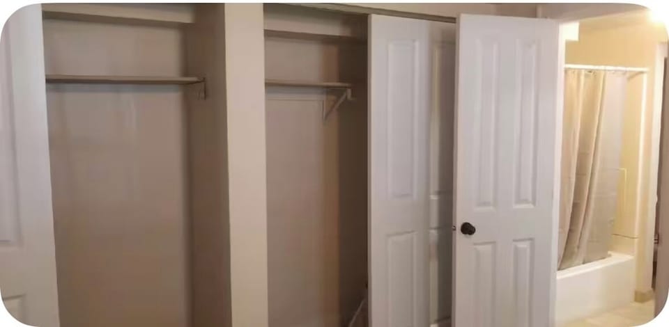 Closets bedroom 2