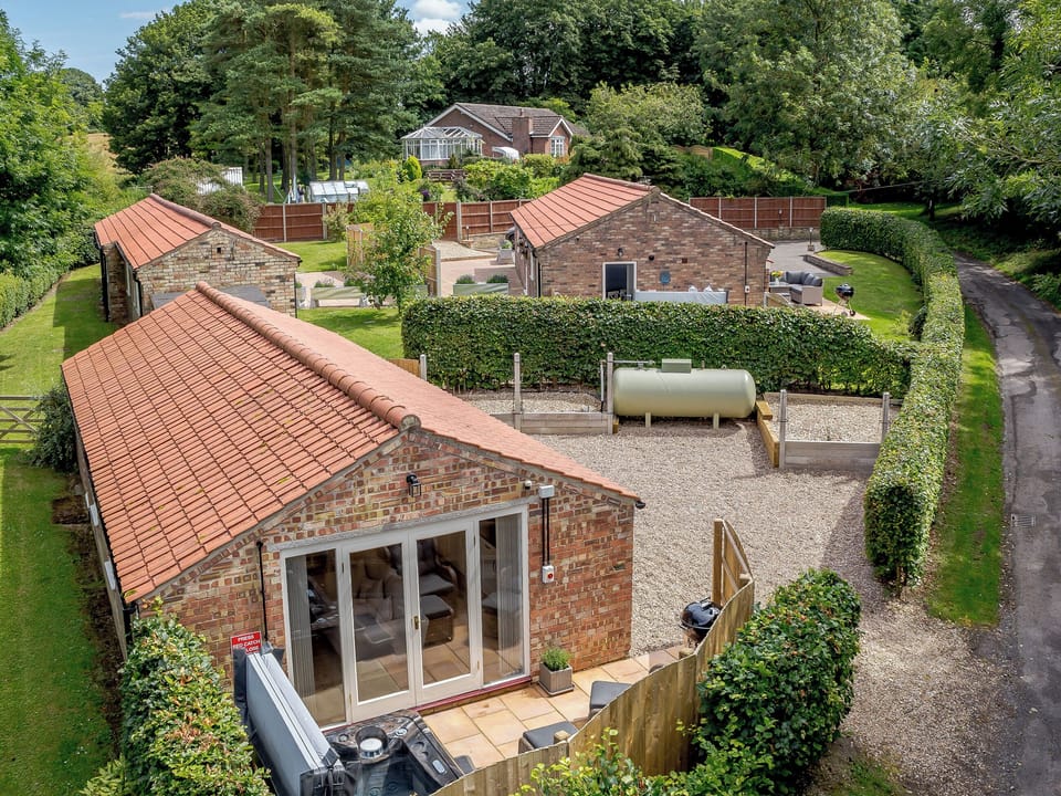 Stunning holiday homes | Woodcutters Cottage, The Chicken Coop - Bray Holiday Cottages, Fulletby, near Horncastle