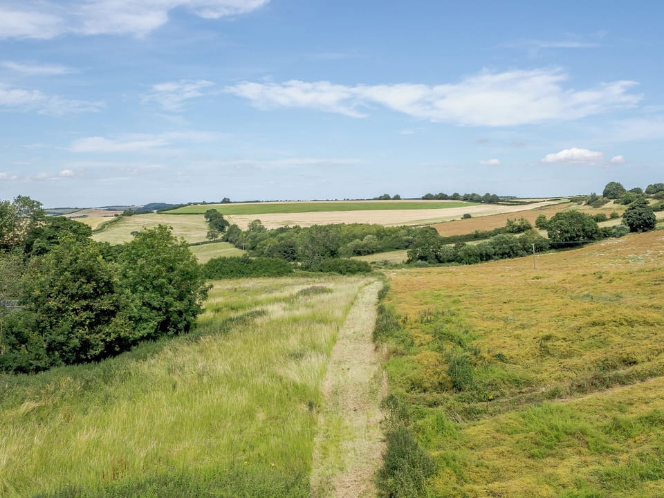 Beautiful rural surroundings | Woodcutters Cottage, The Chicken Coop - Bray Holiday Cottages, Fulletby, near Horncastle