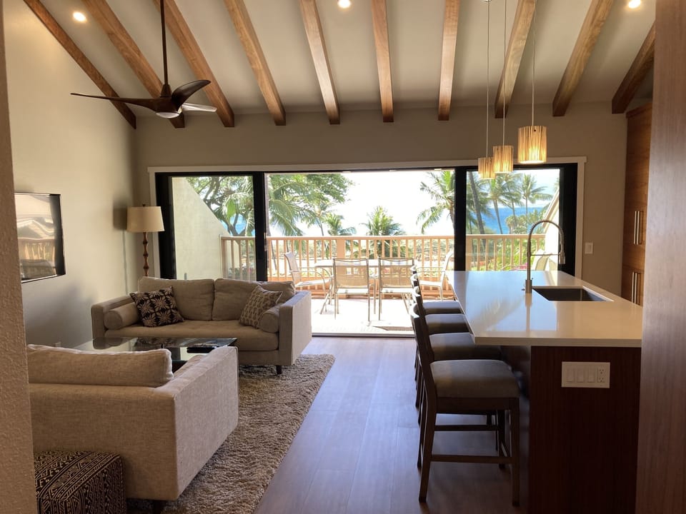 Shared Space for Entertainment, Dining and Relaxing