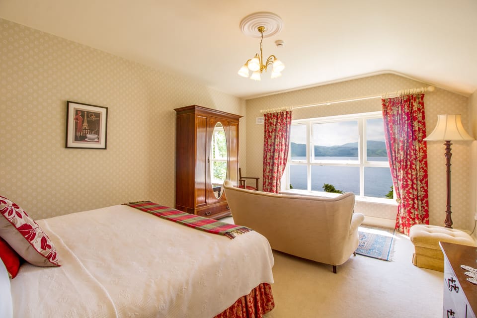 Superior Double Room, Lake View | Desk, iron/ironing board, WiFi (free), bed sheets