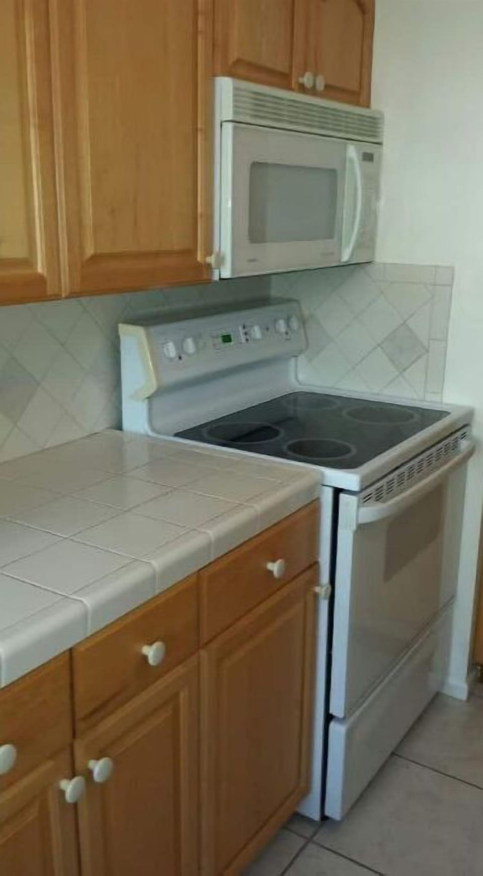 Stove, oven, and microwave for all your cooking needs.