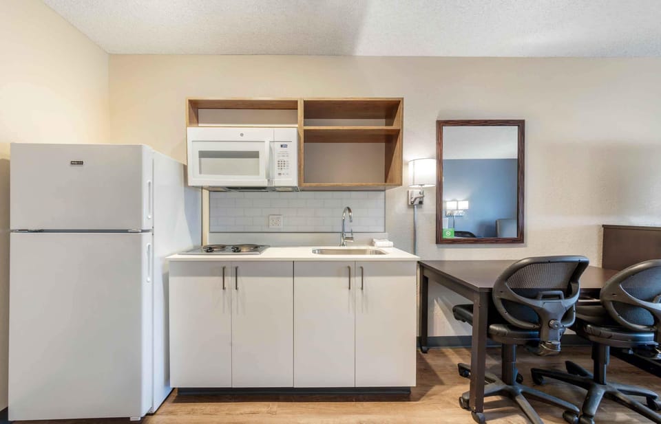 Fridge, microwave, stovetop, toaster