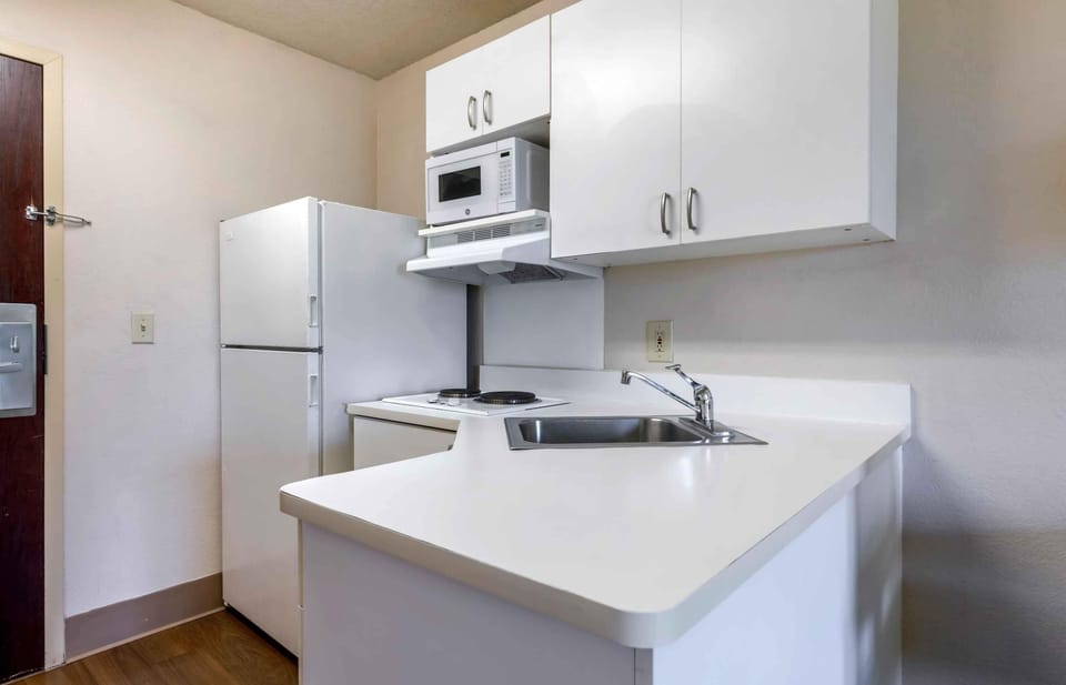 Studio, 2 Double Beds, Non Smoking | Private kitchen | Full-size fridge, microwave, stovetop, coffee/tea maker