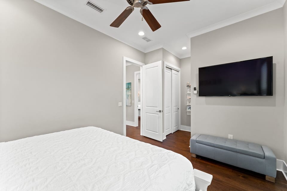 Third Floor King Bedroom - En-suite Bathroom