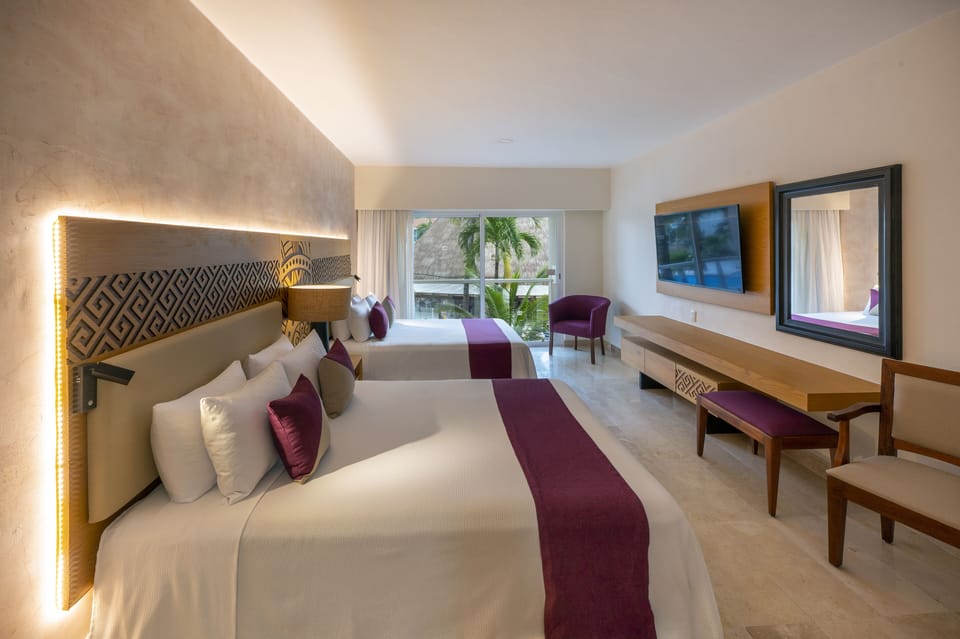 Premium bedding, in-room safe, desk, blackout drapes