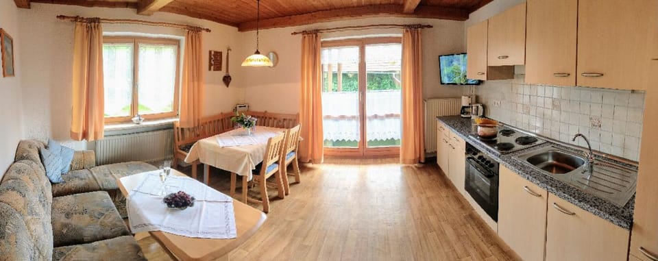 Apartment, 2 Bedrooms (Platzhirsch) | Private kitchen | Fridge, oven, stovetop, coffee/tea maker