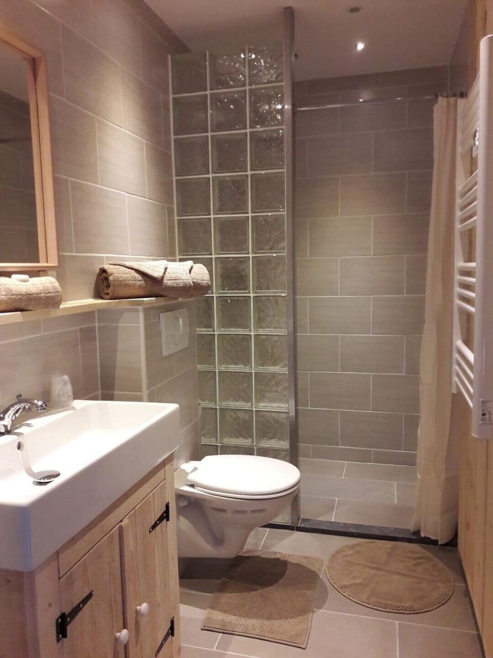 Exclusive Double or Twin Room (Barrack 2) | Bathroom | Shower, rainfall showerhead, hair dryer, towels