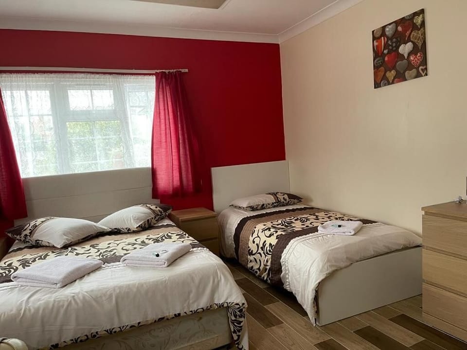 Basic Triple Room | Free WiFi, bed sheets
