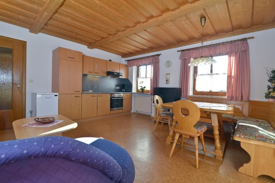 Apartment, 3 Bedrooms, 2 Bathrooms (Mühlriegel) | Private kitchen | Full-size fridge, oven, stovetop, dishwasher