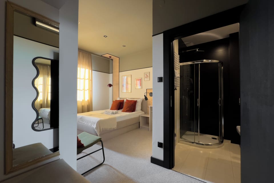Standard Room | Desk, free cribs/infant beds, free WiFi, bed sheets