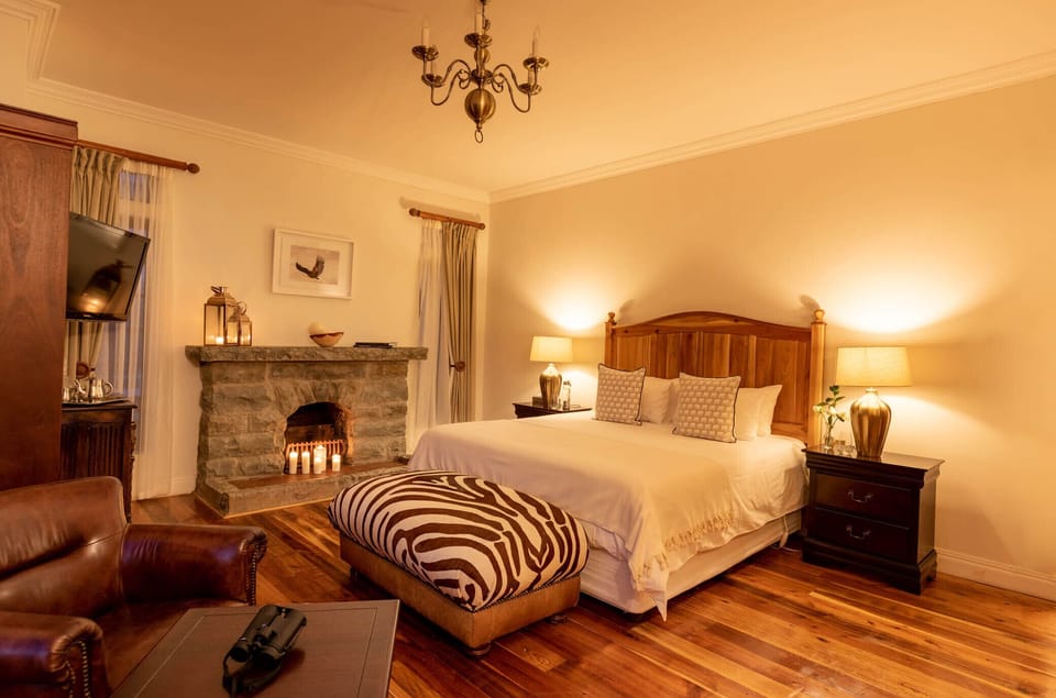 Laptop workspace, free WiFi, bed sheets