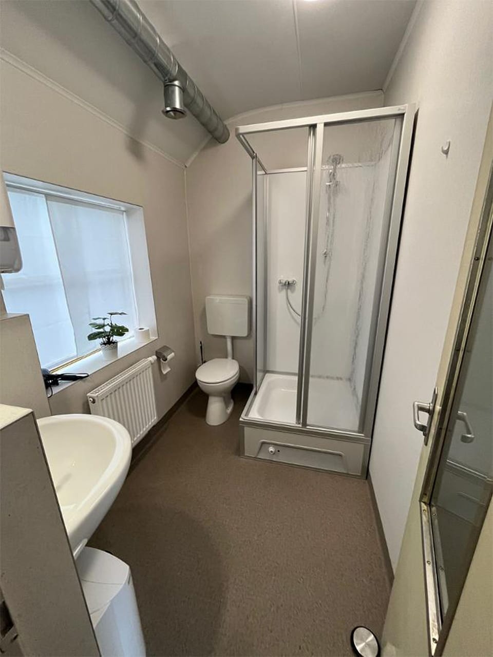 Room | Bathroom | Shower, towels