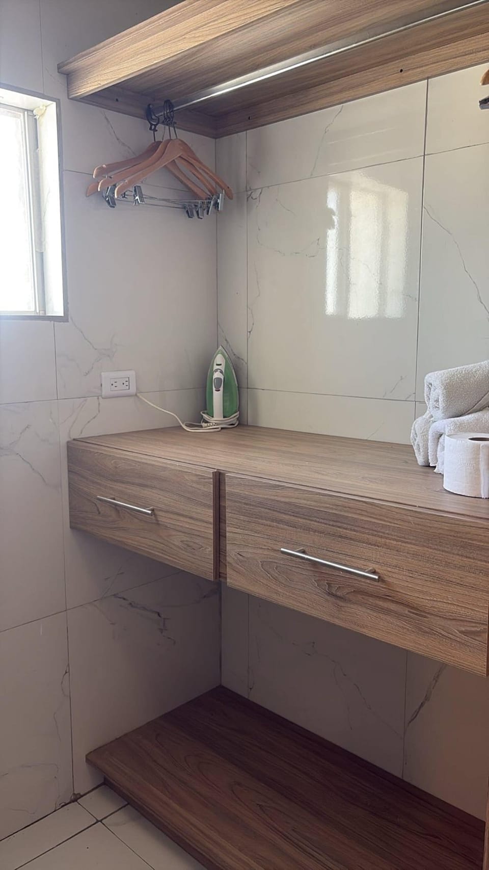 Business Suite, 1 King Bed | Room amenity