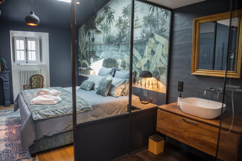 Deluxe Suite (Solène) | Desk, laptop workspace, free WiFi, bed sheets