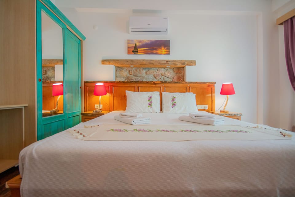 Premium Double or Twin Room | Memory foam beds, desk, laptop workspace, free WiFi