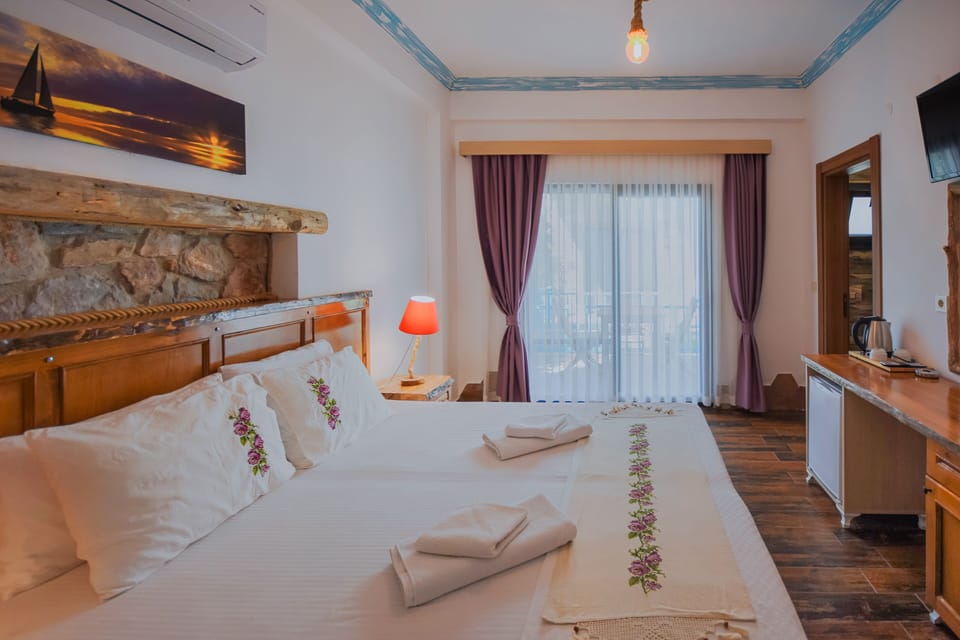 Premium Double or Twin Room | Memory foam beds, desk, laptop workspace, free WiFi