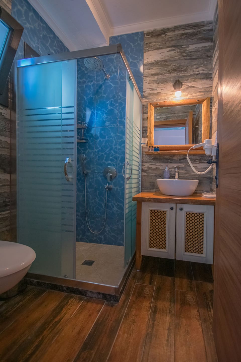 Premium Double or Twin Room | Bathroom | Shower, rainfall showerhead, hair dryer, slippers