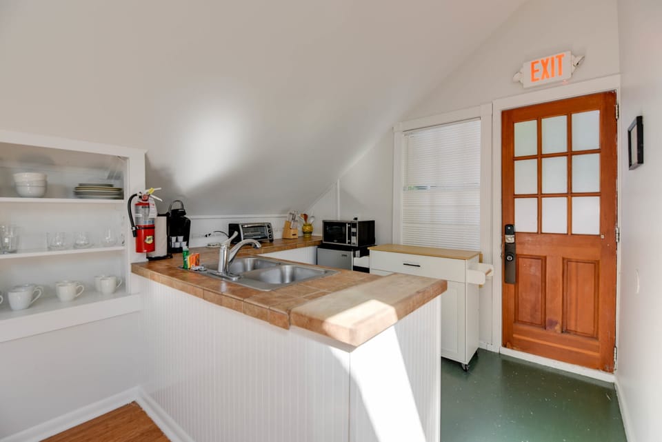 Travelers Palm - Kitchenette