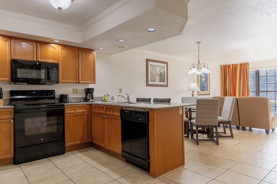 Deluxe Suite, 2 Bedrooms | Private kitchen | Coffee/tea maker, microwave, toaster, paper towels