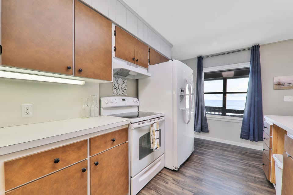 Oven/Stove, Fridge and Dishwasher