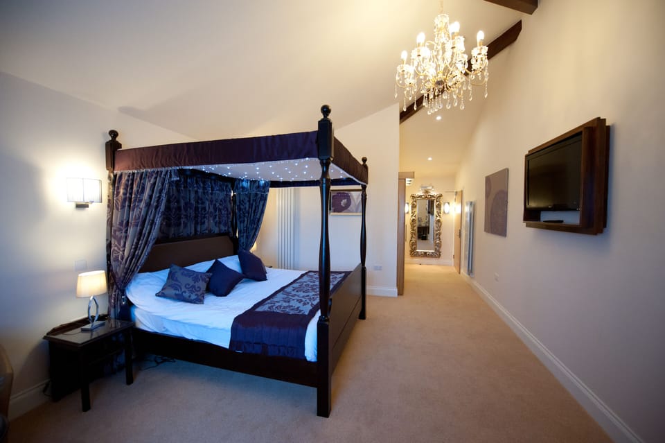 Luxury Double Room | Desk, laptop workspace, blackout drapes, iron/ironing board