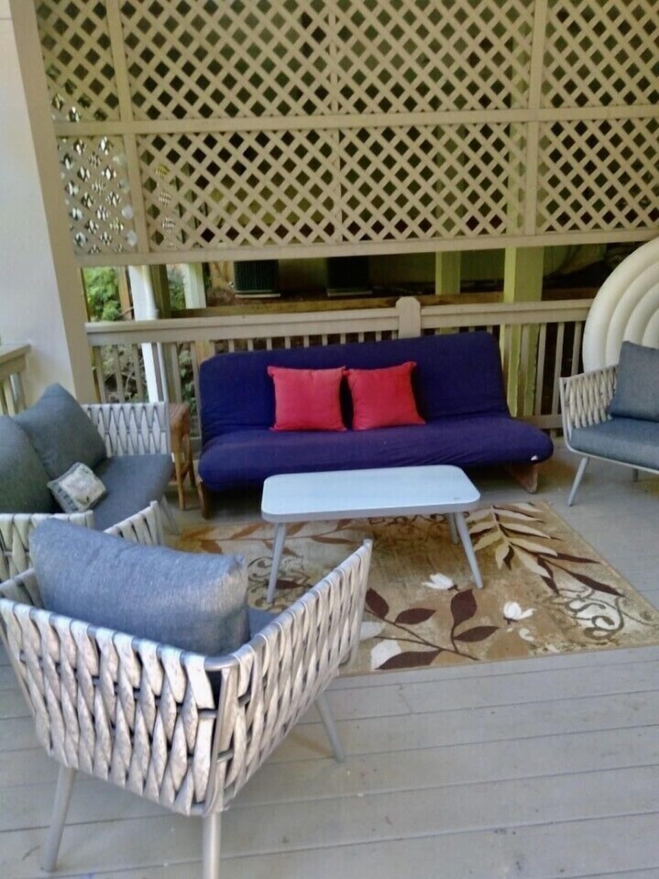 Very large lower level deck with dining seating area and hot tub