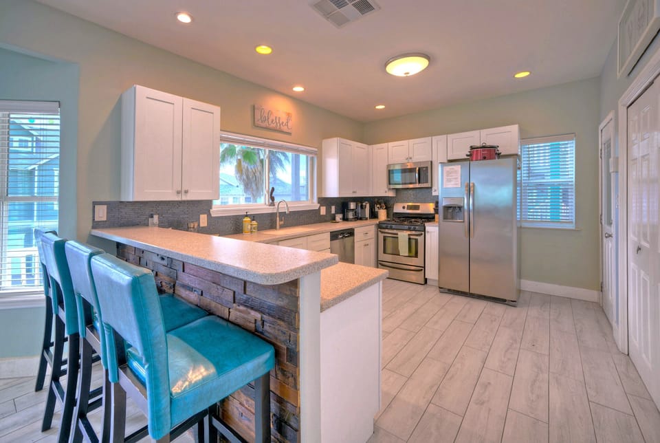 Fully stocked chef's kitchen with everything you need