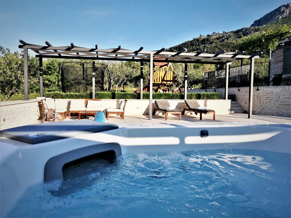 Spa tub