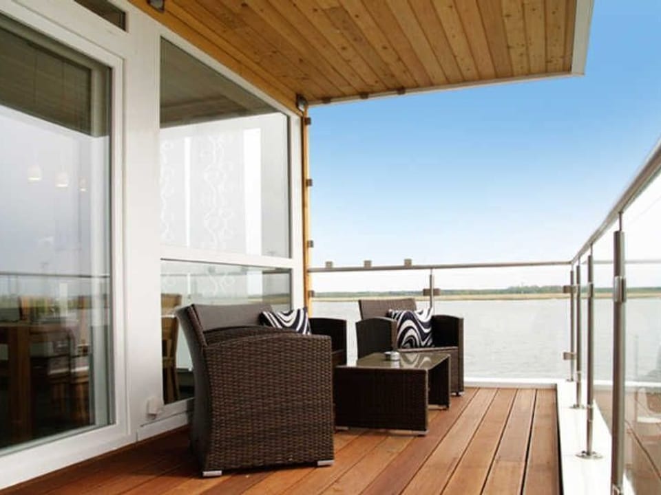 Floating House 2 Wotig with fireplace - 01. Floating Houses (95 m²) with fireplace Docked boat in Mecklenburg-Vorpommern, Germany