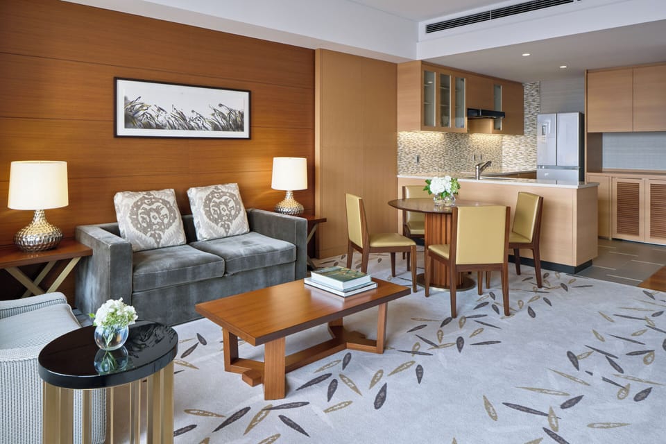 1 King 1 Bedroom Residence City View | Premium bedding, down comforters, pillowtop beds, minibar