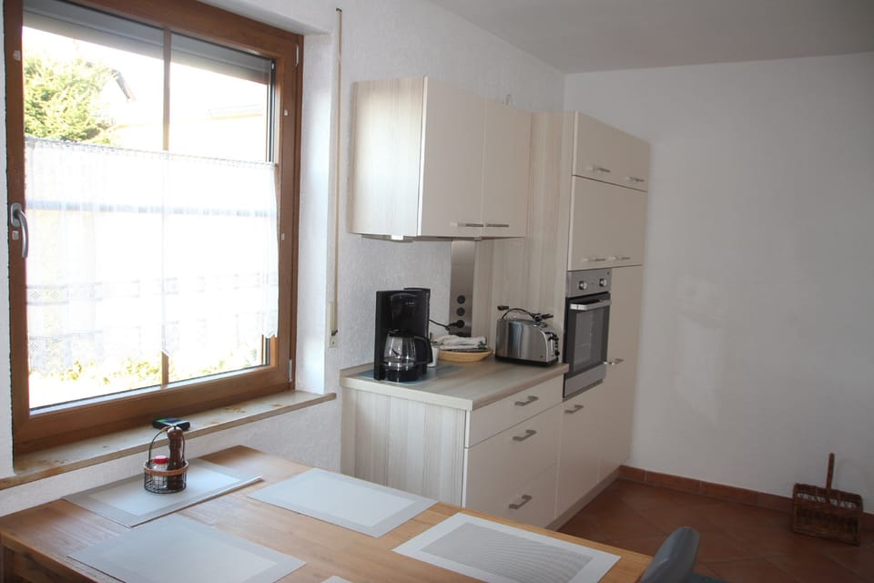 House | Private kitchen | Coffee/tea maker, full-size fridge, microwave, oven