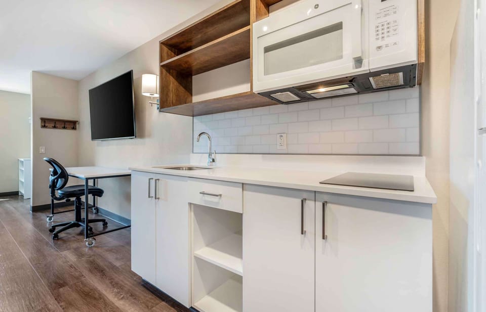 Standard Studio, 2 Queen Beds, Non Smoking, Refrigerator & Microwave | Desk, iron/ironing board, bed sheets