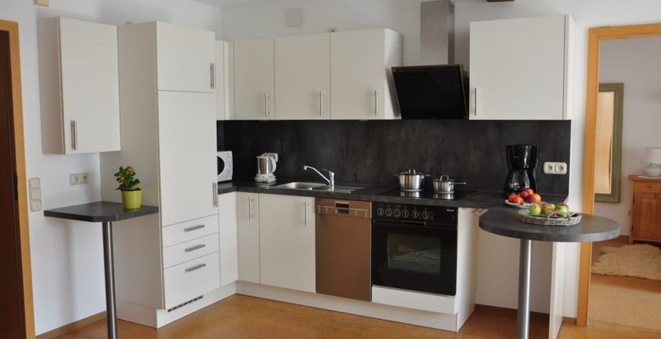 Apartment, Terrace | Private kitchen | Fridge, microwave, oven, coffee/tea maker