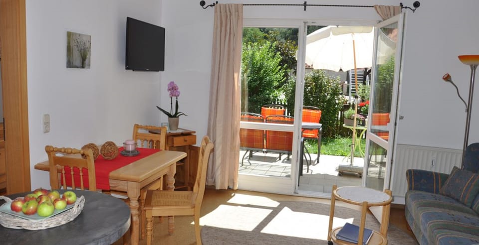 Apartment, Terrace | In-room dining