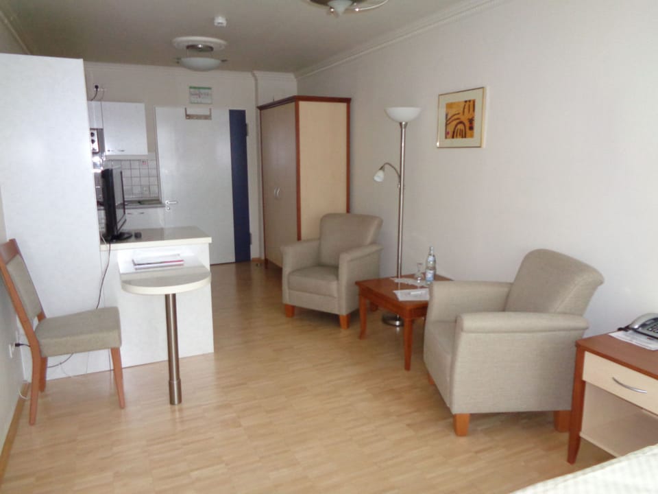 Room, Kitchenette | Living area | Table tennis
