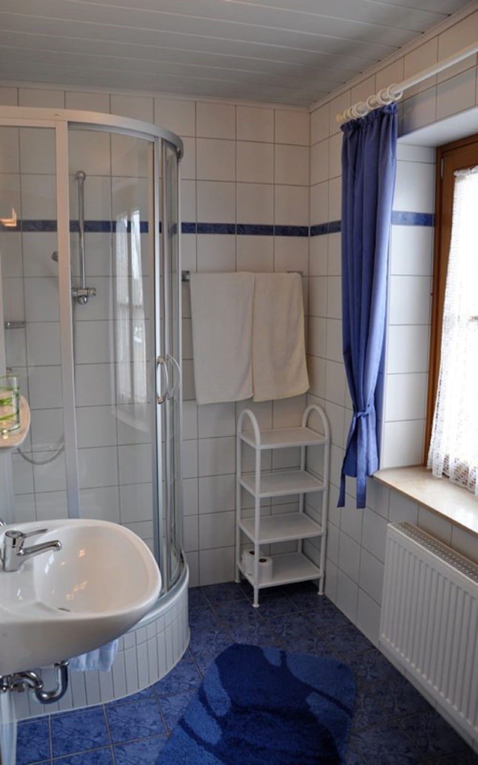 Double Room | Bathroom | Shower, towels