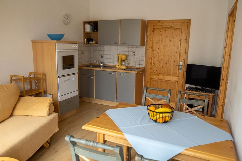 Apartment | Private kitchen | Oven, stovetop, dishwasher, coffee/tea maker