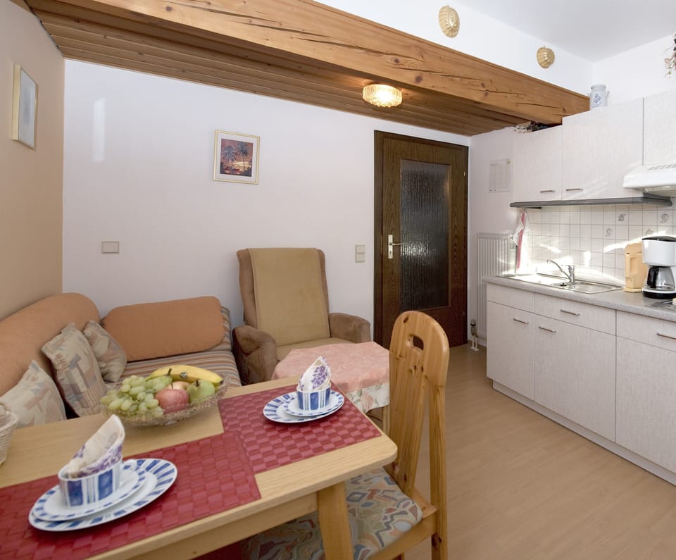Apartment, Balcony | Private kitchen | Electric kettle, toaster