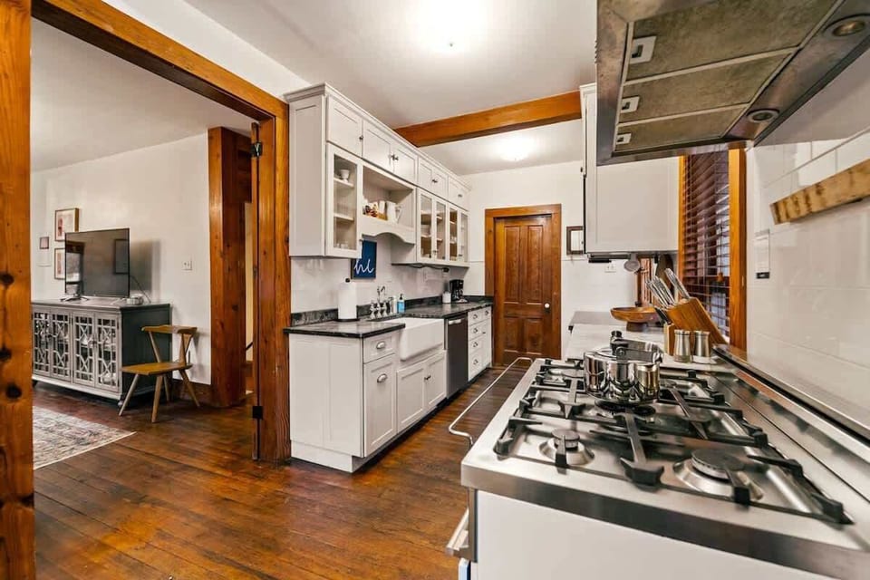 Cooking with a side of history – the heart of this Austin home tells a delicious story