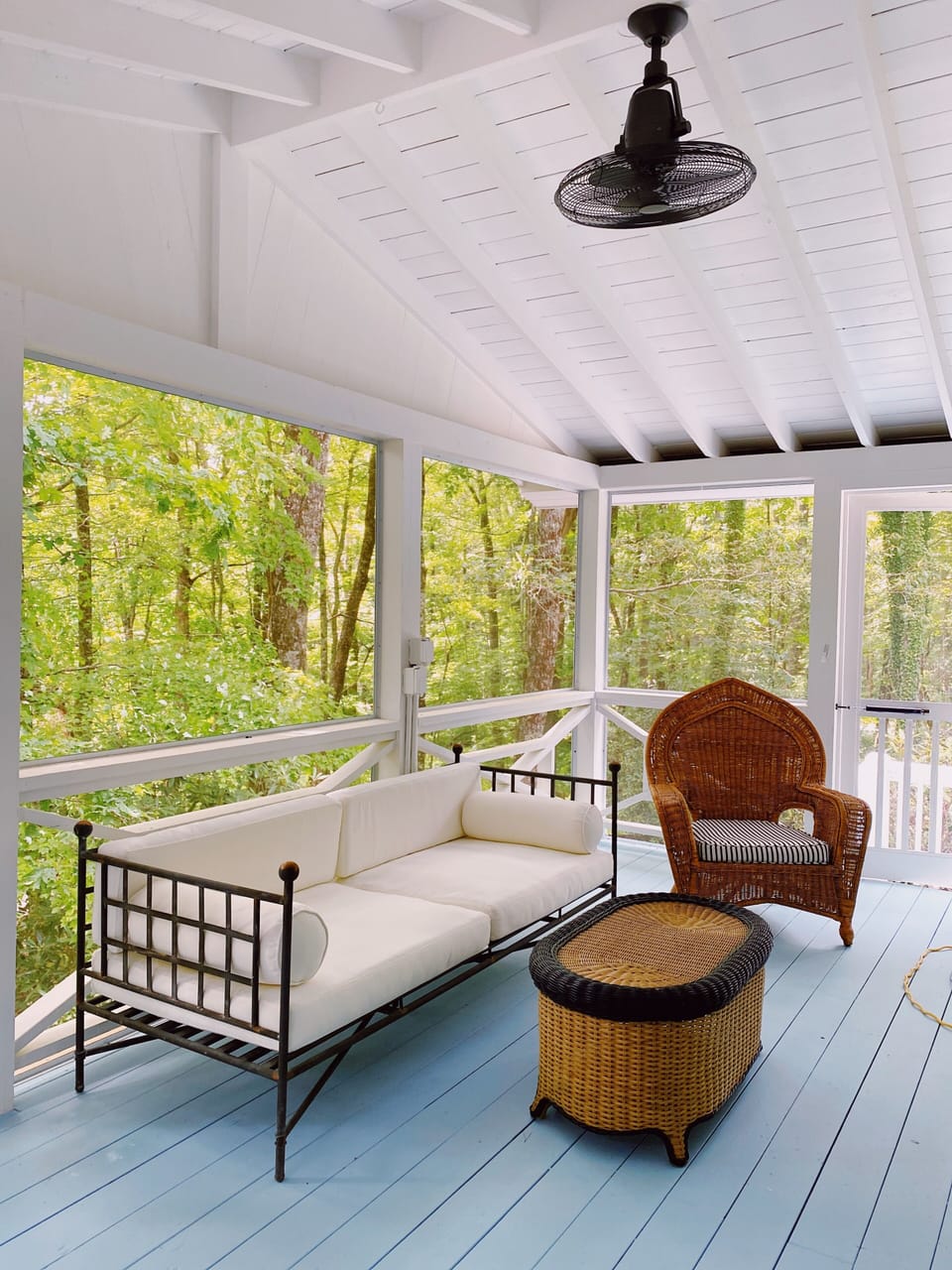 screened patio with mini frig.
Can be rented alone without renting full house